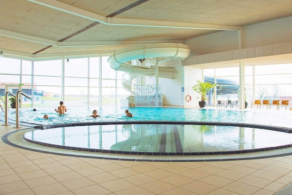 Foto van 6 persoons vakantie huis op een vakantie park in Gråsten - Pool
