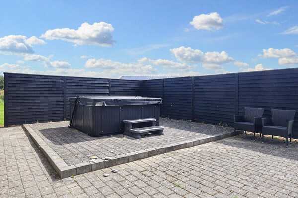 Foto van Luxe zwembad retraite -- By Traum Ferienwohnungen - Vakantiehuis in Idestrup - View