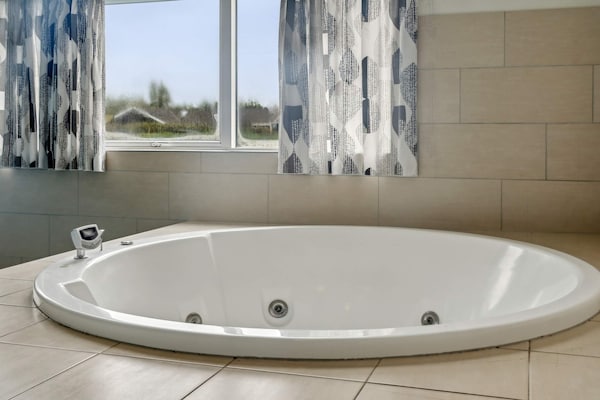 Foto van Luxe strandhuis -- By Traum Ferienwohnungen - Vakantiehuis in Idestrup - Spa