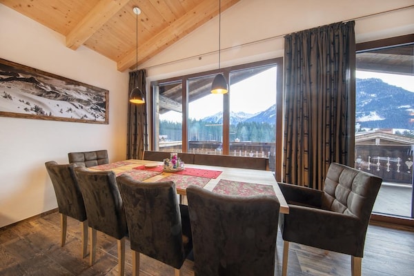 Foto van Alpenchalet met sauna en balkon - Vakantiehuis in Neukirchen - DiningRoom