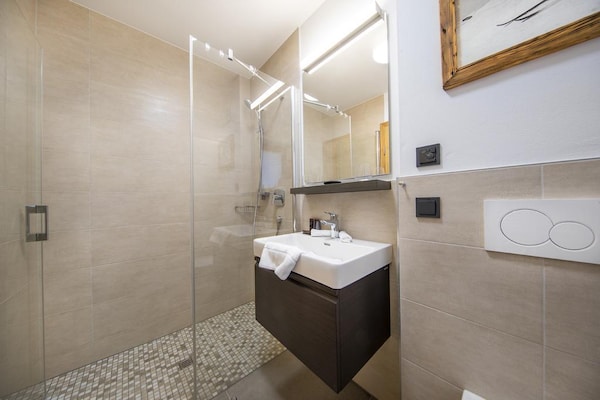 Foto van Alpenchalet met sauna en balkon - Vakantiehuis in Neukirchen - BathRoom