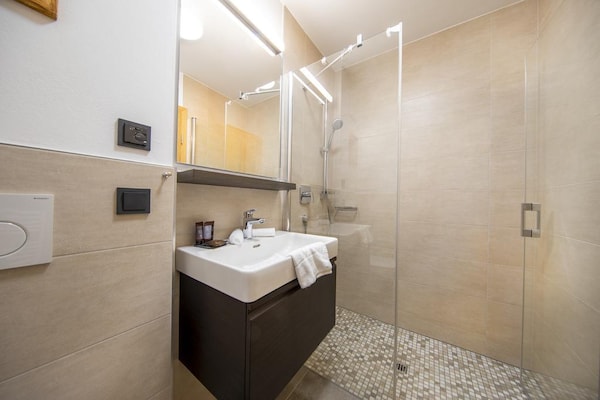 Foto van Alpenchalet met sauna en balkon - Vakantiehuis in Neukirchen - BathRoom