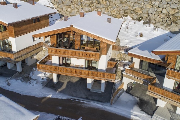 Foto van Alpenchalet met sauna en balkon - Vakantiehuis in Neukirchen - ExteriorWinter