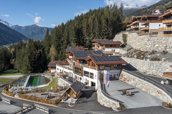 Foto van Alpenchalet met sauna en balkon - Vakantiehuis in Neukirchen - ExteriorSummer