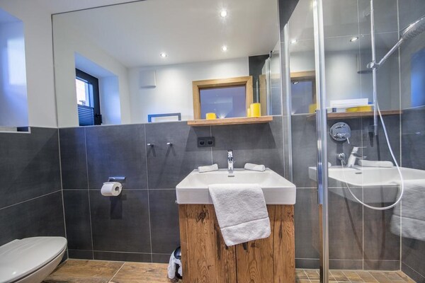 Foto van Chalet Retreat met terras en sauna - Vakantiehuis in Neukirchen - BathRoom