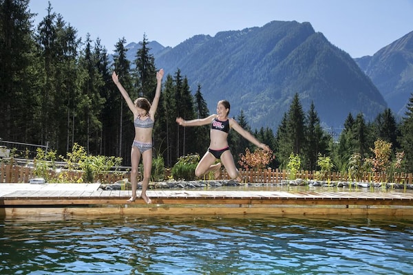 Foto van Chalet in Neukirchen bij Skilift & Sauna - Vakantiehuis in Neukirchen - PoolOfHouse