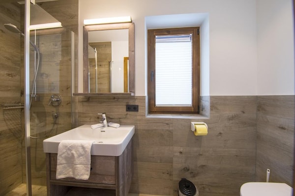 Foto van Chalet in Neukirchen bij Skilift & Sauna - Vakantiehuis in Neukirchen - BathRoom