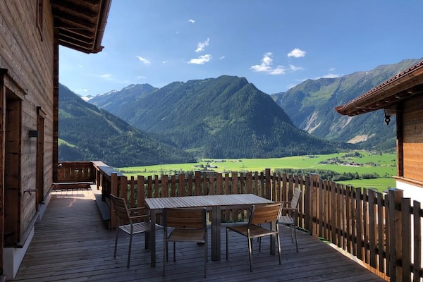 Foto van Chalet in Neukirchen bij Skilift & Sauna - Vakantiehuis in Neukirchen - TerraceBalcony