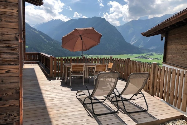 Foto van Chalet in Neukirchen bij Skilift & Sauna - Vakantiehuis in Neukirchen - TerraceBalcony