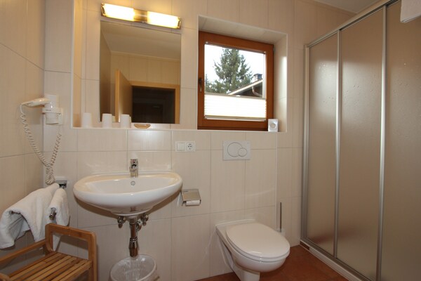 Foto van Stijlvol Appartement in Uderns bij Skilift - Vakantiehuis in Uderns - BathRoom
