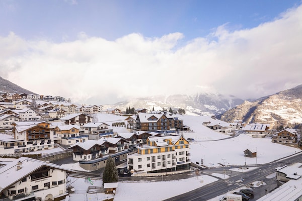 Foto van Exclusief appartement met terras - Vakantiehuis in Fiss - ExteriorWinter