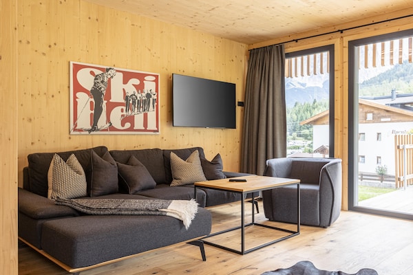 Foto van Chalet met 4 slaapkamers, sauna & haard - Vakantiehuis in Biberwier - LivingRoom