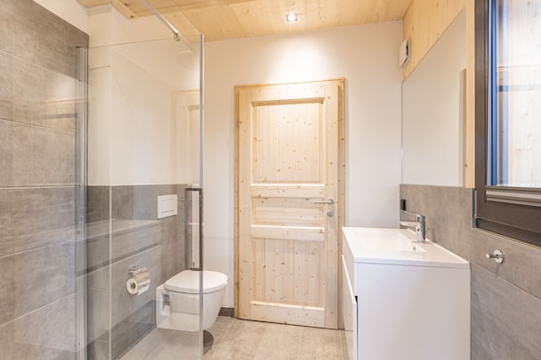 Foto van Superior Chalet #23 with Sauna & Hot Tub - Vakantiehuis in Turrach - BathRoom