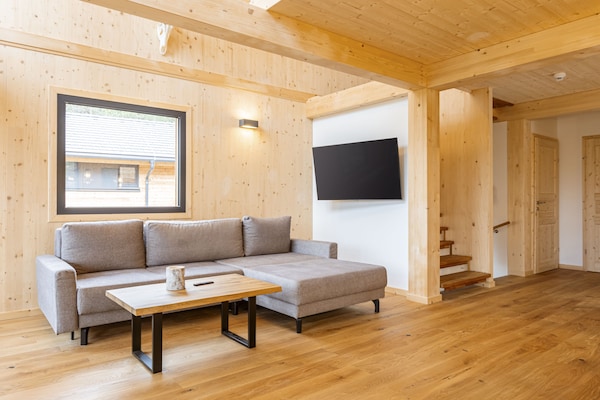Foto van Superior Chalet #23 with Sauna & Hot Tub - Vakantiehuis in Turrach - LivingRoom