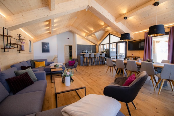 Foto van Luxe chalet met zwembad en sauna bij de skilift - Vakantiehuis in Ennsling - LivingRoom