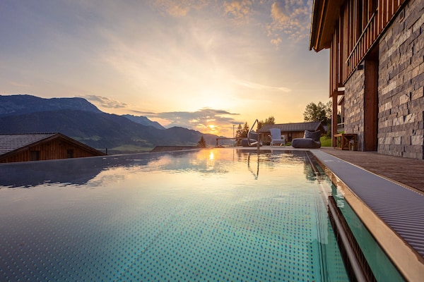Foto van Luxe chalet met zwembad en sauna bij de skilift - Vakantiehuis in Ennsling - PoolOfHouse