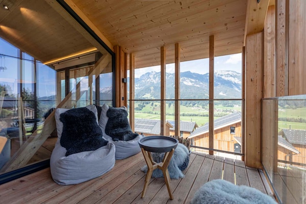 Foto van Luxe chalet met zwembad en sauna bij de skilift - Vakantiehuis in Ennsling - TerraceBalcony