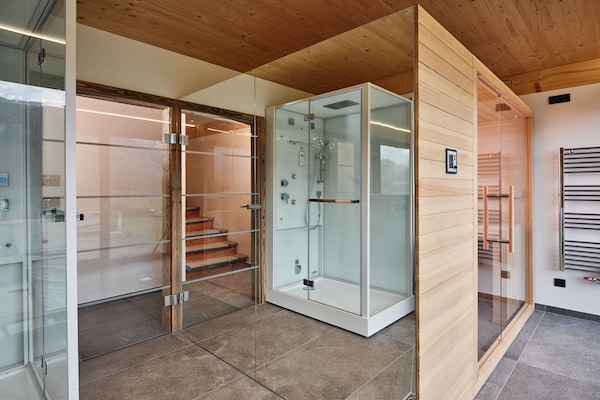 Foto van Luxe chalet met zwembad en sauna bij de skilift - Vakantiehuis in Ennsling - Wellness