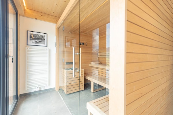 Foto van Luxe chalet met zwembad en sauna bij de skilift - Vakantiehuis in Ennsling - Wellness