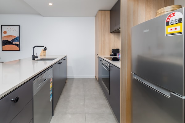 Foto van Chique 3-slaapkamerappartement in het centrum met zwembad en fitnessruimte - Kitchen