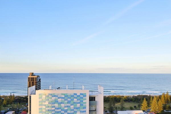 Foto van Appartement met 3 slaapkamers, uitzicht op de oceaan, fitnessruimte en zwembad - ViewSummer