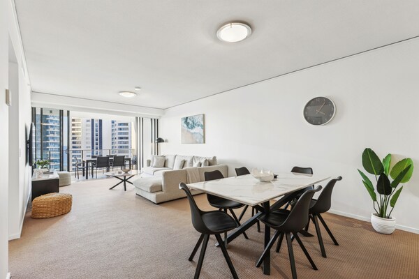 Foto van Appartement met 3 slaapkamers, uitzicht op de oceaan, fitnessruimte en zwembad - LivingRoom