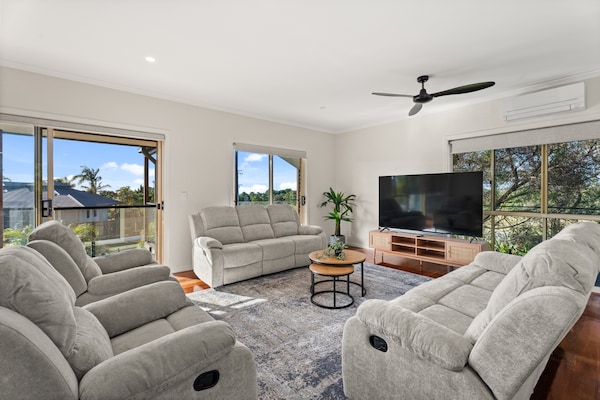 Foto van Familiehuis met 4 slaapkamers aan de kust van Hervey Bay, vlakbij het strand. - LivingRoom