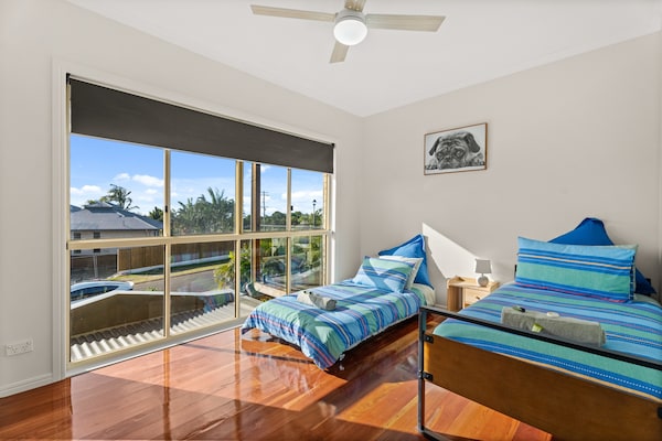 Foto van Familiehuis met 4 slaapkamers aan de kust van Hervey Bay, vlakbij het strand. - BedRoom
