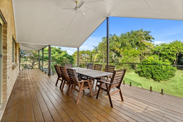 Foto van Familiehuis met 4 slaapkamers aan de kust van Hervey Bay, vlakbij het strand. - TerraceBalcony