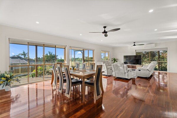 Foto van Familiehuis met 4 slaapkamers aan de kust van Hervey Bay, vlakbij het strand. - DiningRoom