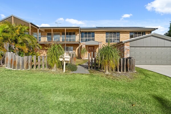 Foto van Familiehuis met 4 slaapkamers aan de kust van Hervey Bay, vlakbij het strand. - HallReception