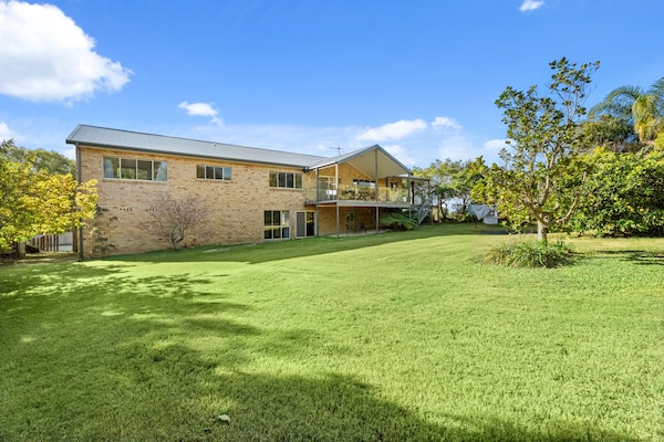 Foto van Familiehuis met 4 slaapkamers aan de kust van Hervey Bay, vlakbij het strand. - HallReception