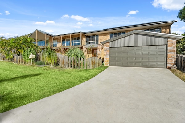 Foto van Familiehuis met 4 slaapkamers aan de kust van Hervey Bay, vlakbij het strand. - HallReception
