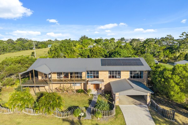 Foto van Familiehuis met 4 slaapkamers aan de kust van Hervey Bay, vlakbij het strand. - HallReception
