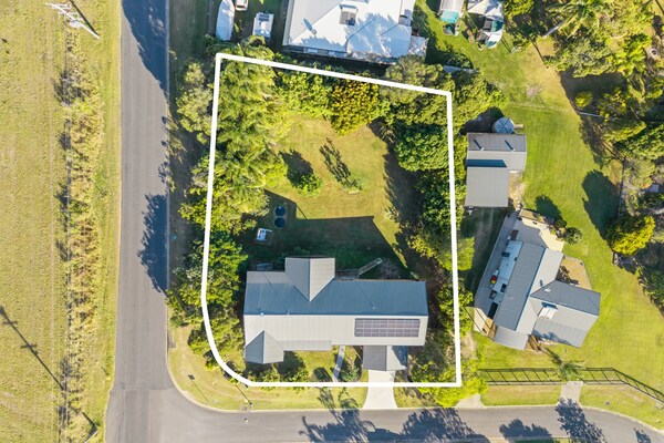 Foto van Familiehuis met 4 slaapkamers aan de kust van Hervey Bay, vlakbij het strand. - ViewSummer
