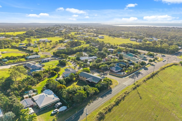 Foto van Familiehuis met 4 slaapkamers aan de kust van Hervey Bay, vlakbij het strand. - AreaSummer1KM