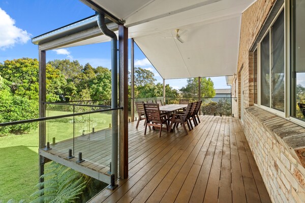 Foto van Familiehuis met 4 slaapkamers aan de kust van Hervey Bay, vlakbij het strand. - TerraceBalcony