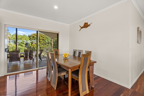 Foto van Familiehuis met 4 slaapkamers aan de kust van Hervey Bay, vlakbij het strand. - DiningRoom