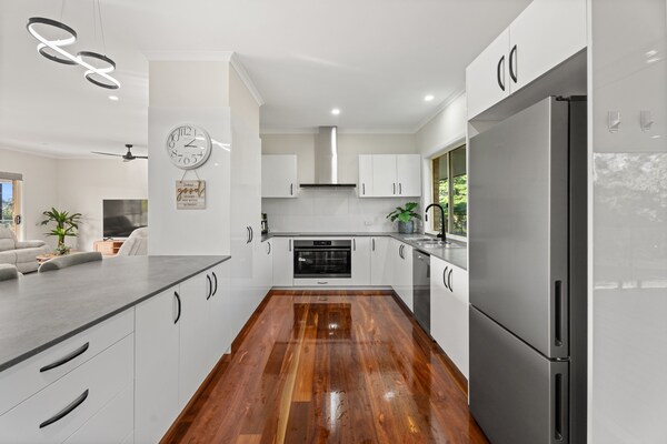Foto van Familiehuis met 4 slaapkamers aan de kust van Hervey Bay, vlakbij het strand. - Kitchen