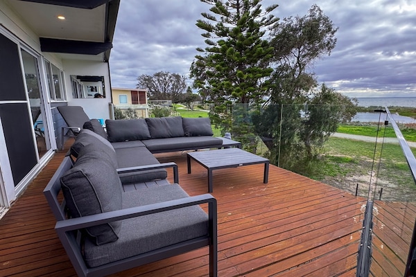 Foto van Een oase aan de kust met 3 slaapkamers en panoramisch uitzicht. - TerraceBalcony