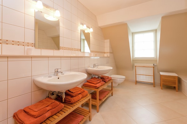 Foto van Le Hameau du Château – Elegantie en rust in het - BathRoom