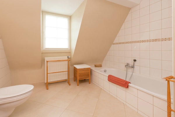 Foto van Le Hameau du Château – Elegantie en rust in het - BathRoom