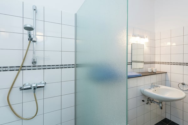 Foto van Le Hameau du Château – Elegantie en rust in het - BathRoom