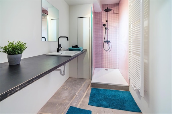 Foto van De Industriële Appartementen|2BBK|wifi|NS - Vakantiehuis in Antwerp - BathRoom