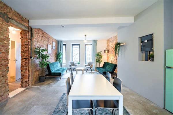 Foto van De Industriële Appartementen|2BBK|wifi|NS - Vakantiehuis in Antwerp - LivingRoom