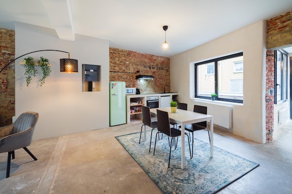 Foto van De Industriële Appartementen|2BBK|wifi|NS - Vakantiehuis in Antwerp - DiningRoom