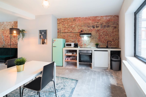 Foto van De Industriële Appartementen|2BBK|wifi|NS - Vakantiehuis in Antwerp - DiningRoom