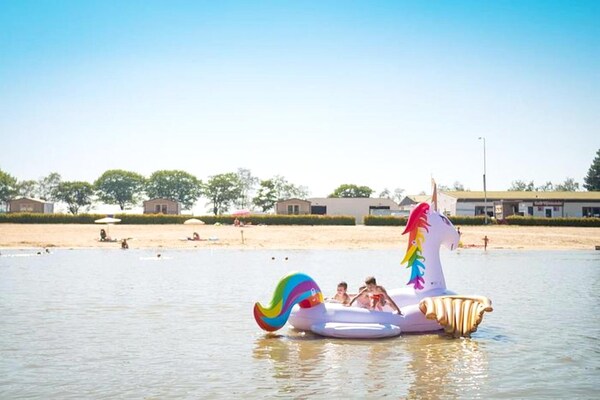 Foto van Cordelia Lodge met tuin en picknickplaats - Vakantiehuis in Ravels - AreaSummer1KM