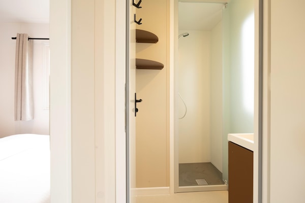 Foto van Cordelia Lodge met tuin en picknickplaats - Vakantiehuis in Ravels - BathRoom