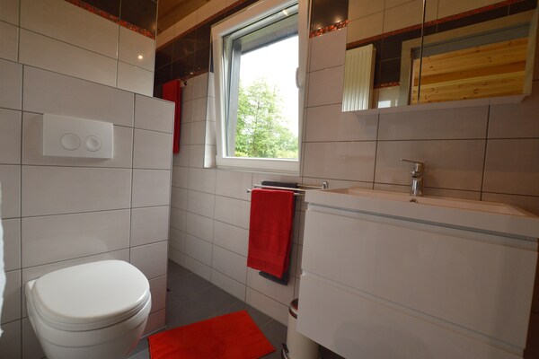 Foto van Ruime villa nabij de rivier - Vakantiehuis in Vieuxville - BathRoom